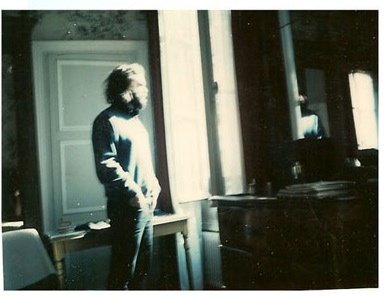 Jim în apartamentul de pe Rue Beautreillis.